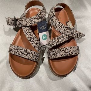 *Never Worn!!* a new day cheetah print sandals. Size 9.5
